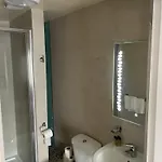 Fahertys Bar 3* אוטרארד